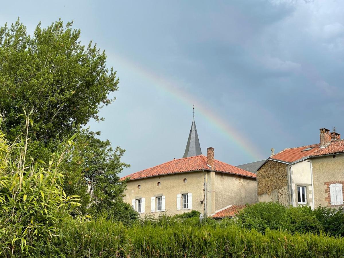 Maison Hirondelles Hotes Mezieres-sur-Issoire Zewnętrze zdjęcie